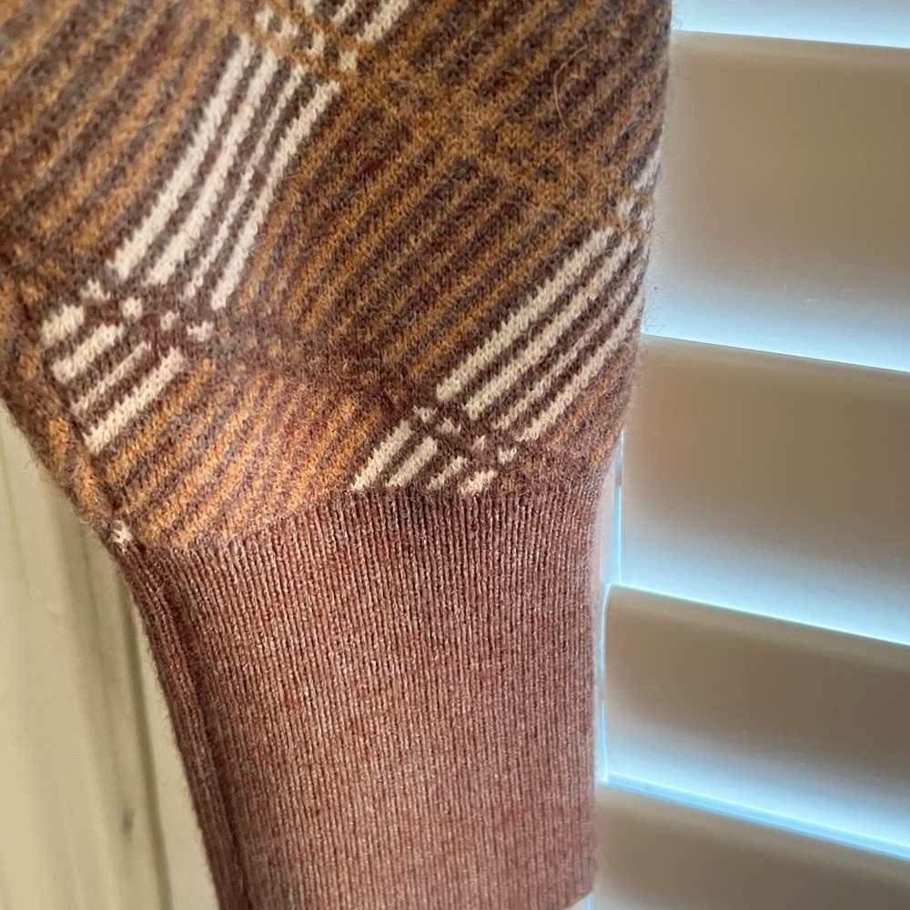 Ann Taylor Sweater - Picture 4 of 12